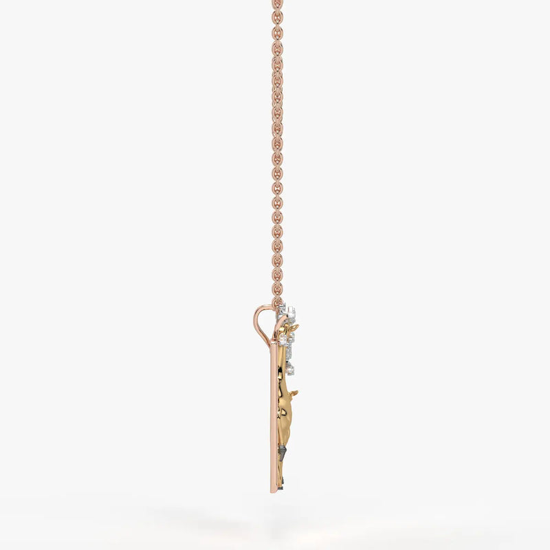 Amor?va Gentle Bond Giraffe Pendant